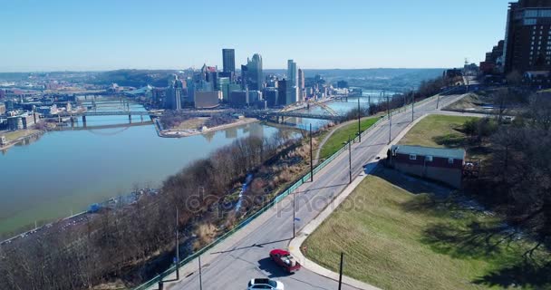 Una Antena Invierno Soleado Lento Avance Establecer Tiro Ciudad Pittsburgh — Vídeos de Stock