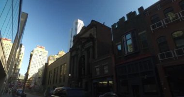 Pittsburgh şehir kaldırımda yürüyen yaya perspektif