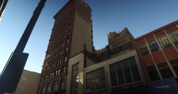 Pittsburgh şehir kaldırımda yürüyen yaya perspektif — Stok video