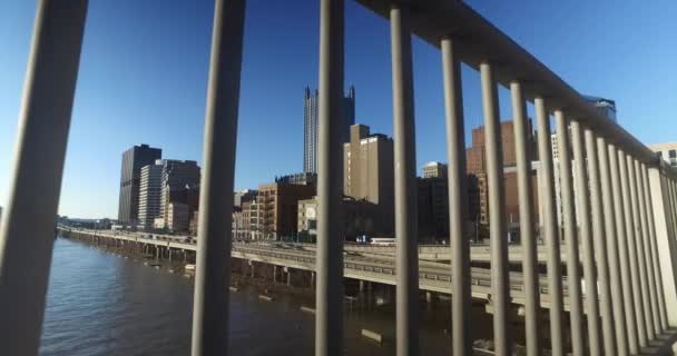 Vista del horizonte de Pittsburgh y el río Monongahela — Vídeo de stock