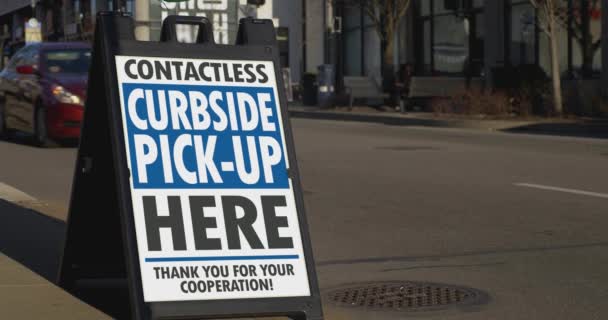 Sign Business District Large City Shows Contactless Pickup Location Take — Stock Video