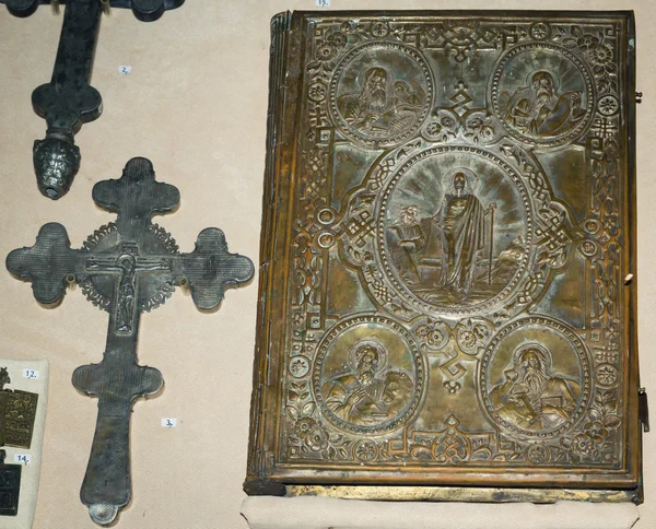 Eski İncil ve haç. Müze Zaporizhian Kazaklar, Zapo