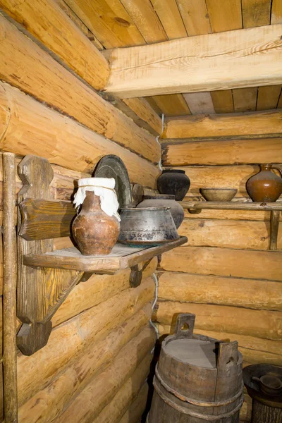 Глиняная посуда в музее Запорожского казачества. Хортиця, Запор — стоковое фото