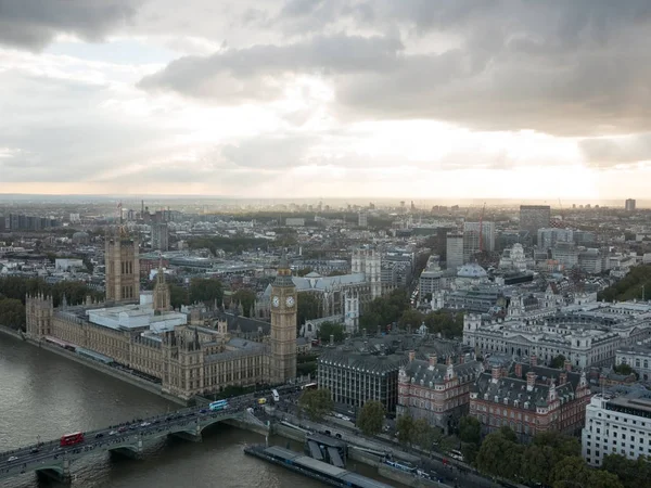 Vista aérea del palacio de Westminster al atardecer — Foto de Stock