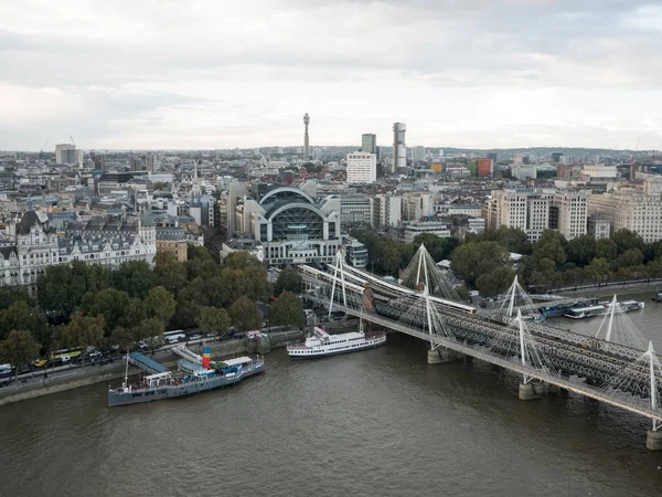 Hungerford Köprüsü ve London city