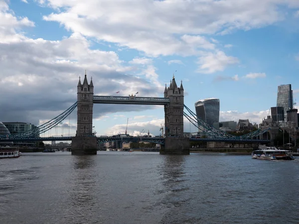 Tower Bridge en Londres Reino Unido — Foto de Stock