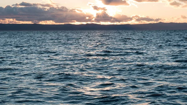 Blått hav vid solnedgången — Stockfoto