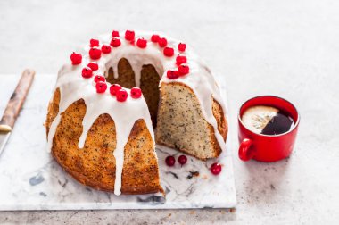 Dilimlenmiş Limonlu Haşhaşlı Kek Şekerli ve Frenk üzümlü