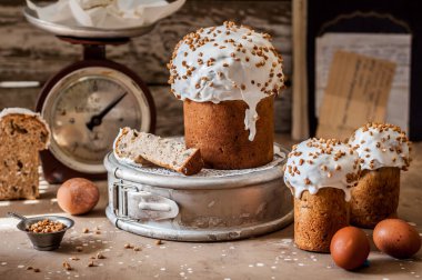 Geleneksel Rus Tatlı Paskalya Ekmeği, Soda Quark Kulich