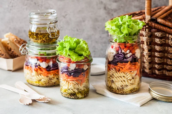 Pasta Groentesalade Een Pot Kopieer Ruimte Voor Tekst — Stockfoto