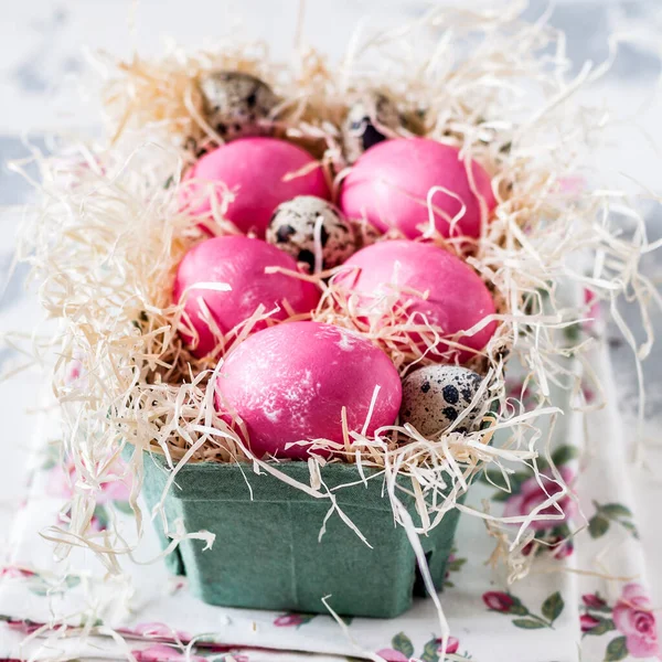 Uova Pasqua Marmo Rosa Tinte Una Scatola Carta Quadrata — Foto Stock