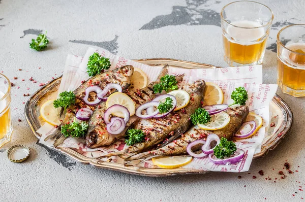 Grilled Skimmer Breams Red Onions Herbs Beer — Stock Photo, Image