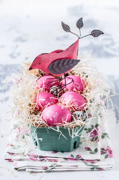 Pink Dyed Marble Easter Eggs Paper Box Metal Toy Bird — Stock Photo, Image