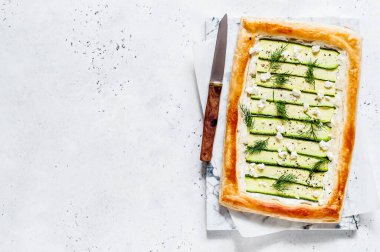 Puff Pastalı Kabak ve Peynirli Turta, metin için alanı kopyala