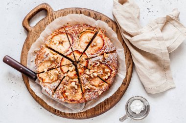 Elma Dilimleri Üstte Elmalı Kek