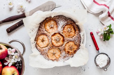 Elma Dilimleri Üstte Elmalı Kek