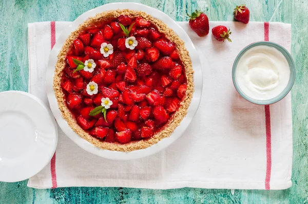 Fresh Strawberry Jelly Pie Con Graham Cracker Crust Copia Espacio — Foto de Stock