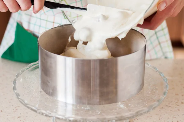 Female Adding Fresh Berry Cheesecake Mixture Cake Ring — Stock Photo, Image