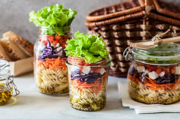 Ensalada Pasta Verduras Tarro Copia Espacio Para Texto — Foto de Stock