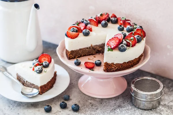 Plasterek Bez Ricotta Bezglutenowy Sernik Bazowy Świeżymi Jagodami — Zdjęcie stockowe