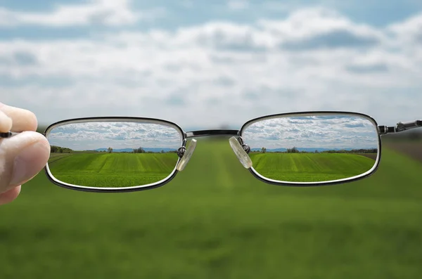 Seeing landscape through glasses — Stock Photo, Image