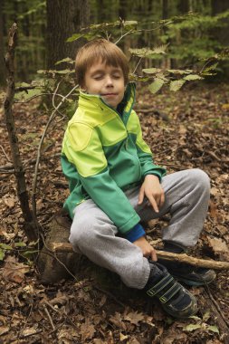 doğada dinlenme çocuk