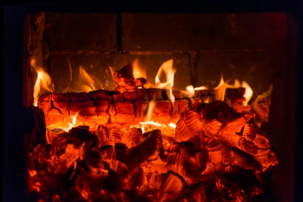 Fuego en la chimenea —  Fotos de Stock