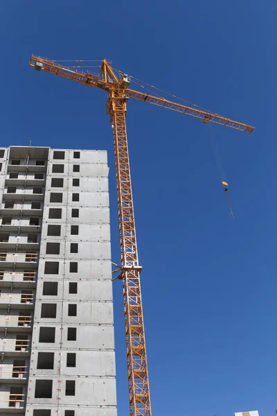 Nieuwbouw gebouw huurkazerne appartementenhuis — Stockfoto