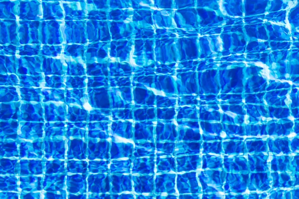 Superfície da água azul-turquesa piscina fundo — Fotografia de Stock