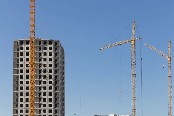 Nieuwbouw gebouw huurkazerne appartementenhuis — Stockfoto