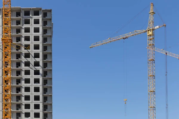 Nieuwbouw gebouw huurkazerne appartementenhuis — Stockfoto