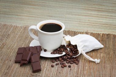 Kahve çekirdekleri ve beyaz çikolata