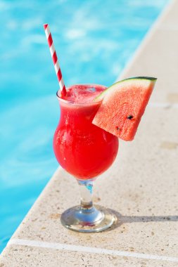 Cam taze karpuz smoothie meyve suyu içecek sınır