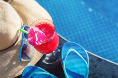 Karpuz suyu güler yüzlü içki cam güneş gözlüğü