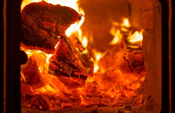 火および暖炉炉の石炭 — ストック写真