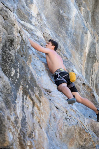 Young woman rock climbing on white mountain — Stock Photo, Image