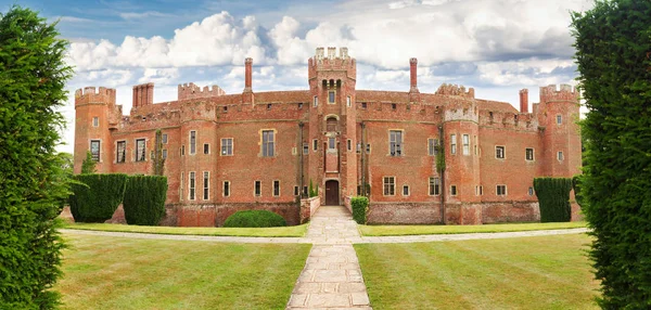 Castillo de ladrillo Herstmonceux en Inglaterra East Sussex — Foto de Stock