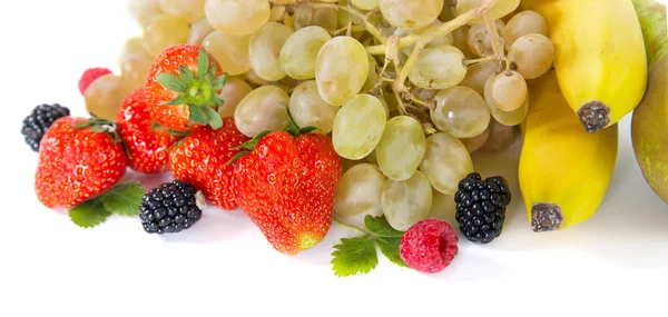 Mezcla de frutas sobre fondo blanco — Foto de Stock