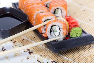 Somon suşi rulo