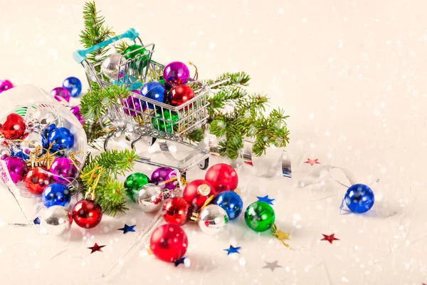 Weihnachtskugeln Dekoration weißen Hintergrund — Stockfoto