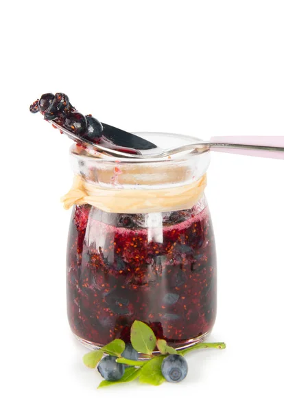 Blueberry huisgemaakte confiture op witte achtergrond — Stockfoto