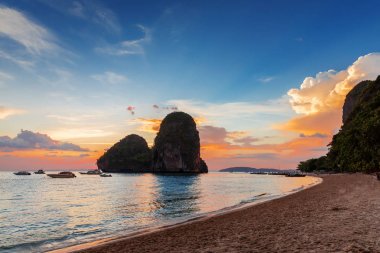 karstik mükemmel tırmanma Railay Tayland kayalar