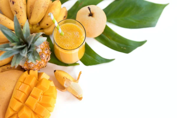 Tropic düz düzen üstten görünüm egzotik tropik sarı