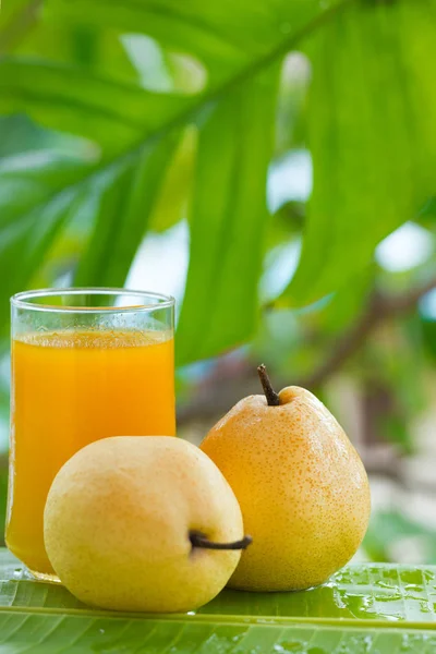 Gelbe Birne tropische Früchte Erfrischungs-Smoothie — Stockfoto