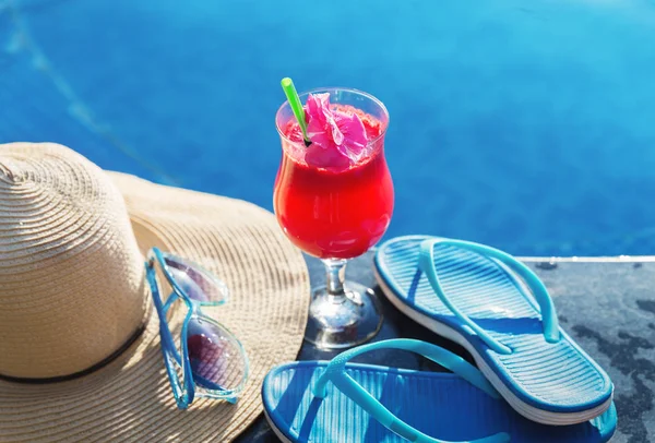 Melancia suco bebida vidro flor óculos de sol — Fotografia de Stock