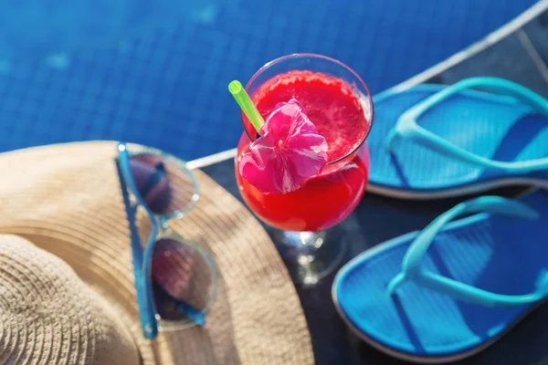 Melancia suco bebida vidro flor óculos de sol — Fotografia de Stock