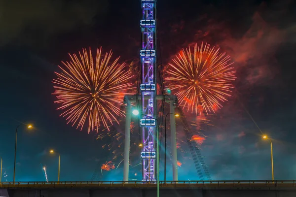 Fuegos artificiales celebrando el Año Nuevo Chino en Singapur Chingay Para —  Fotos de Stock