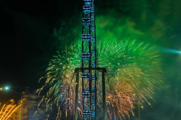 Fireworks celebrating Chinese New year in Singapore Chingay Para — Stock Photo, Image