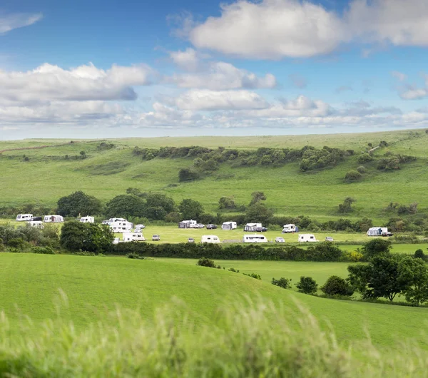 Caravan trailer camping in English green fields — Stock Photo, Image
