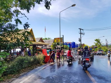 Phuket, Tayland - 13 Nisan 2018: Adam dökün su motosiklet d